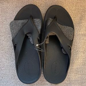 Oofos Unisex Thong Sandals